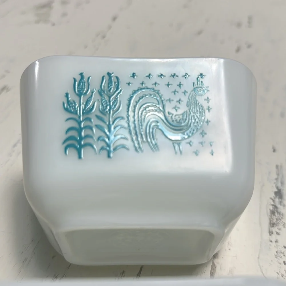Vintage Pyrex 501 Amish Butterprint Rooster Fridge Set of 2 Pieces 1 Lid - Picture 6 of 13